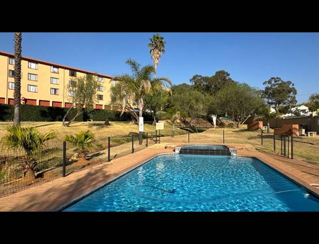 2 BEDROOM APARTMENT FOR SALE IN HELDERKRUIN